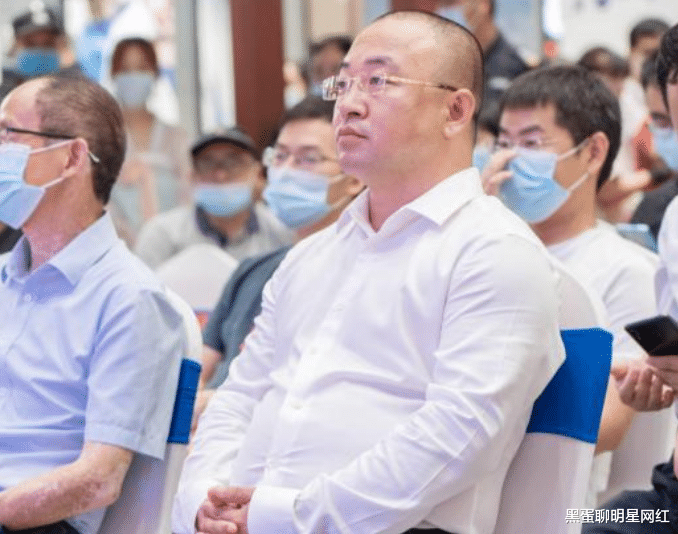 |网红东方阿保再次“作妖”，坦言自己心态不好，计划出家、当和尚