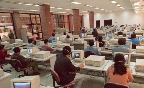 大学生|90年代大学生生活照火了，原来那个时候就很大胆，不愧是大学生
