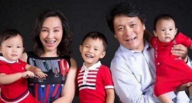 岳丽娜|她19岁与导演私奔，裸婚在地下室生3娃，如今丈夫用7部剧将她捧红