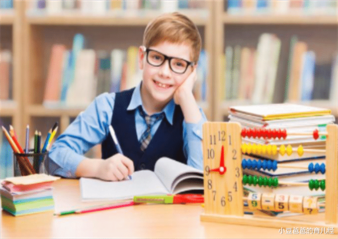 小豆爸爸的育儿经|我前面3只猴后面5只猴,一共几只猴?孩子答8被扣分,网友:强词夺理