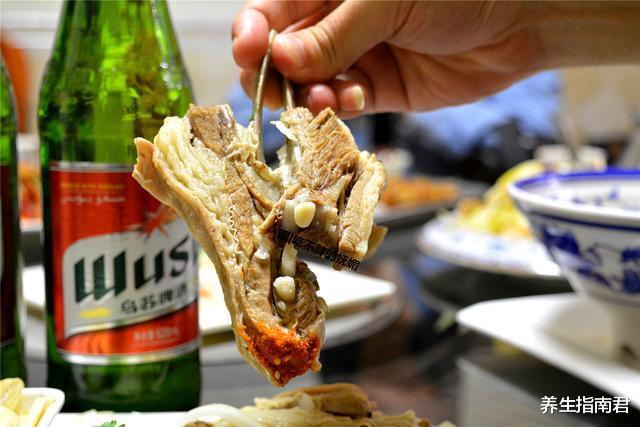 养生指南君|天天吃肉的人，和从不吃肉的人相比，哪种对身体危害更大