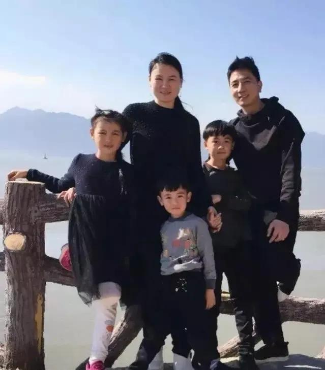 漂凌育儿|林生斌再婚生女惹争议:男人的深情,敌得过时间漫长吗?