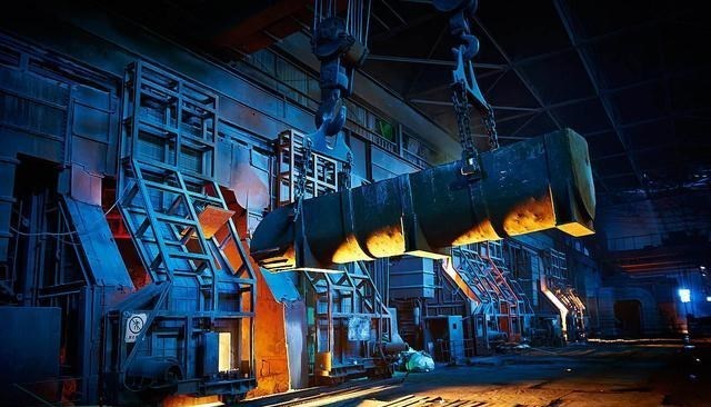  若是你掉进钢水里，会发生什么？是先感到疼痛还是没疼就化了？