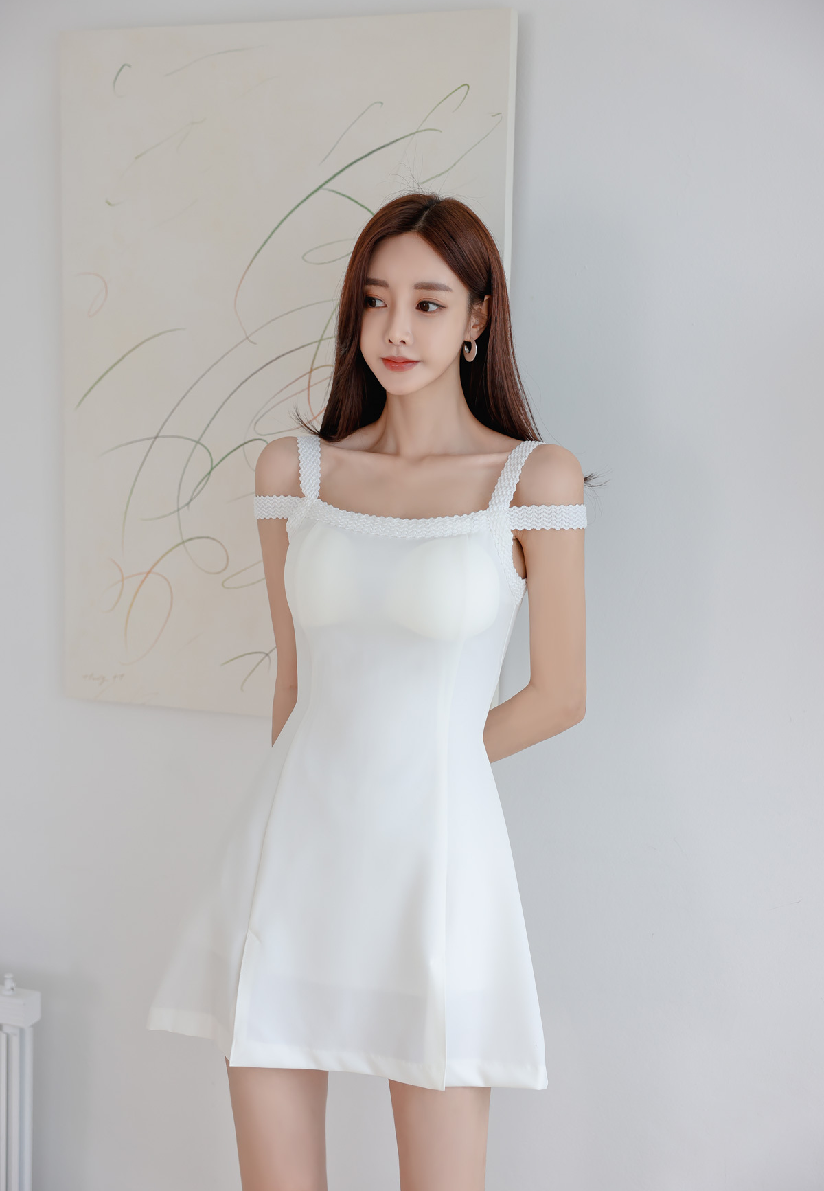 壹品穿搭|女神孙允珠高清时尚搭配：天鹅奶昔花绒优雅蕊香连衣裙