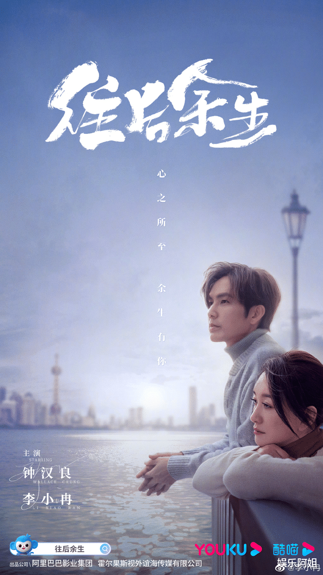 李小冉|45岁李小冉官宣签约新公司，网友直呼：为何看不开，拉低档次!