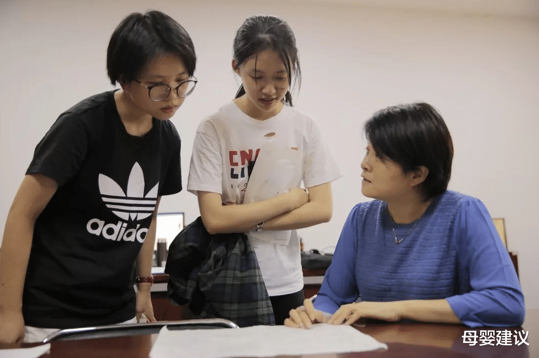 母婴建议|河南一位老师被“礼物轰炸”，教师节收到150多个快递，全是礼物