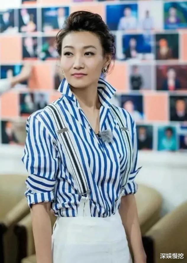 央视|“央视一姐”短发是假发？参加综艺，被观众看到了“真实”的状态