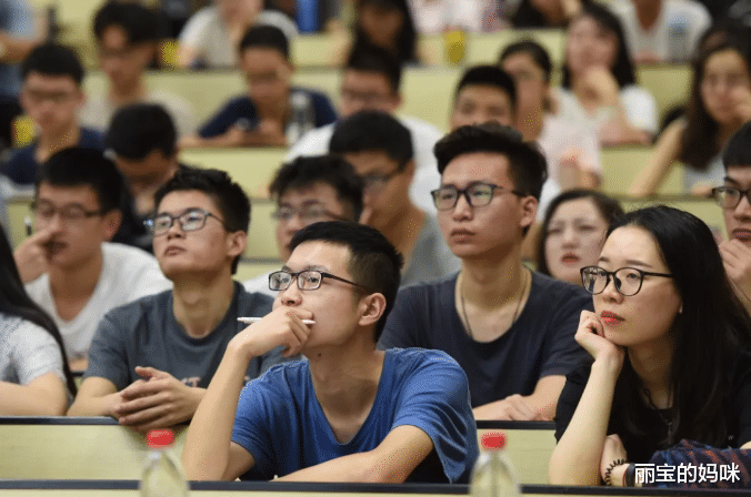 丽宝的妈咪|“洋学历”成入编阻碍,上海某区公务员招录,留学生们不吃香了