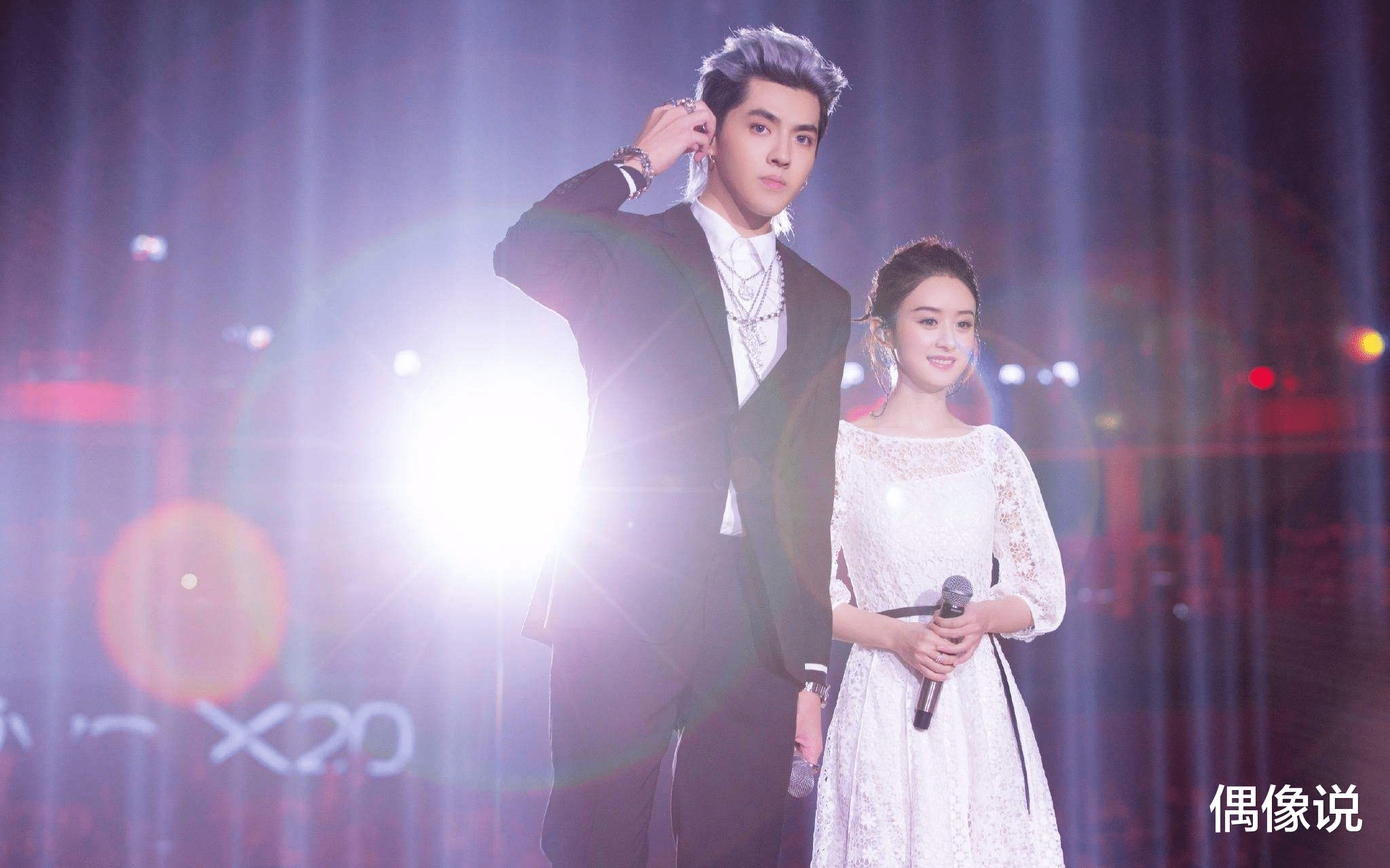 赵丽颖|微博之夜赵丽颖转身一刹那，吴亦凡的眼神好温柔！