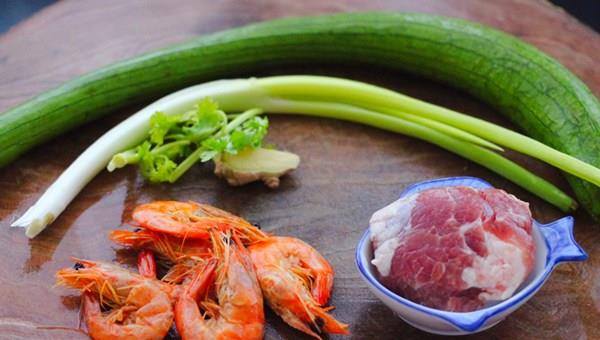 冬天皮肤干燥,多吃这道补水菜,营养又滋润,常吃少上火