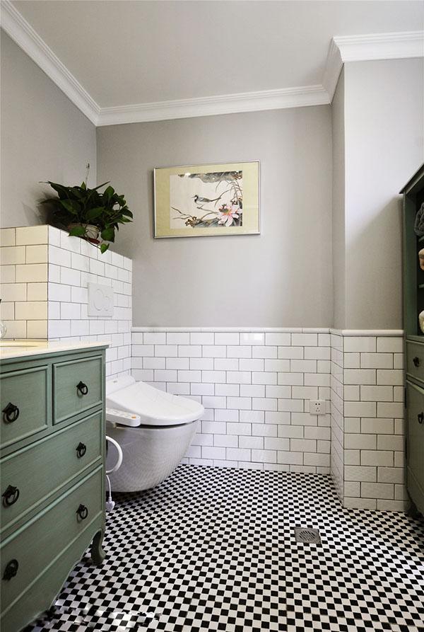 卫生间别再傻傻的铺瓷砖了，现在流行这样做，太聪明了