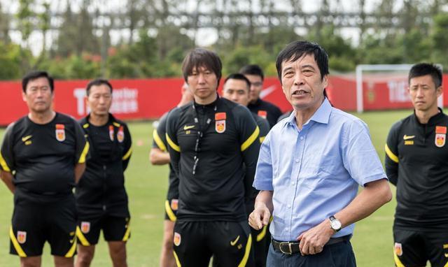 桃小菁啊 足协为淘汰球员找“家庭原因”，球迷：这是掩耳盗铃是添乱
