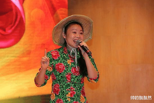 草帽姐|从春晚到被骂滚出娱乐圈，草帽姐的堕落史，看看她这些年都做了啥