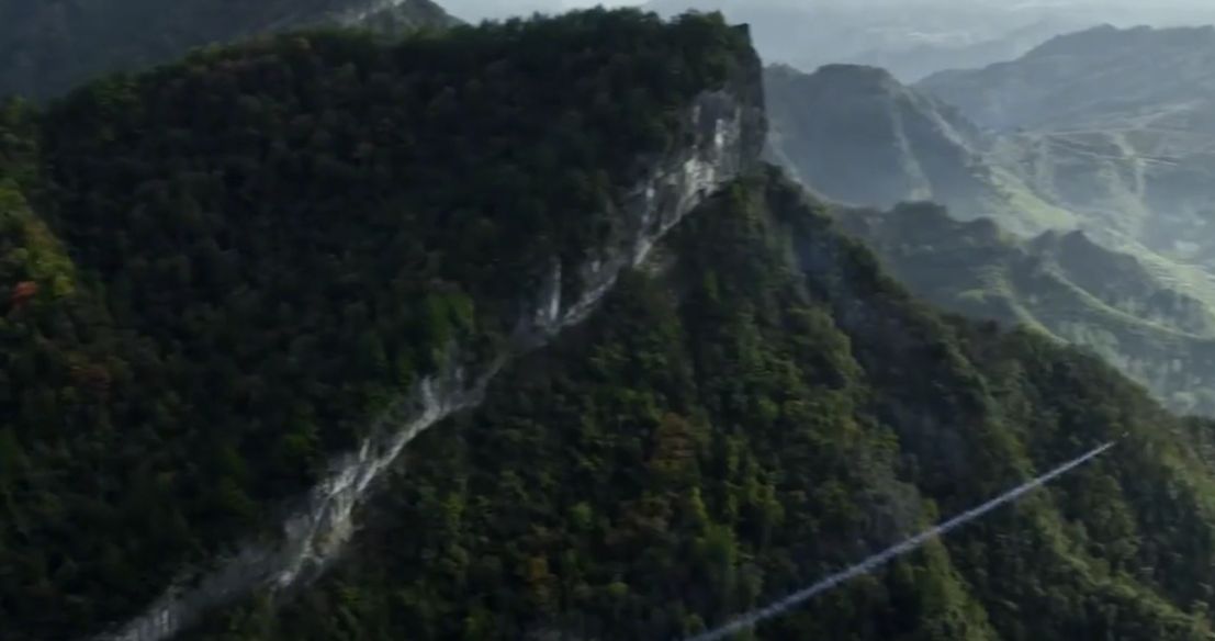天门山|敢不敢碰极限运动？看了天门山的这项运动，网友们惊呼太刺激了