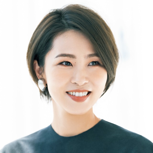 穿衣搭配|适合50岁以上女性的10款发型，解决白发头发稀疏的问题，时尚减龄