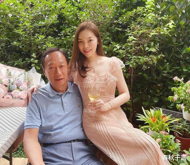 |曾馨莹：34岁嫁58岁首富，六年生三胎坐稳百亿豪门女主人，凭什么