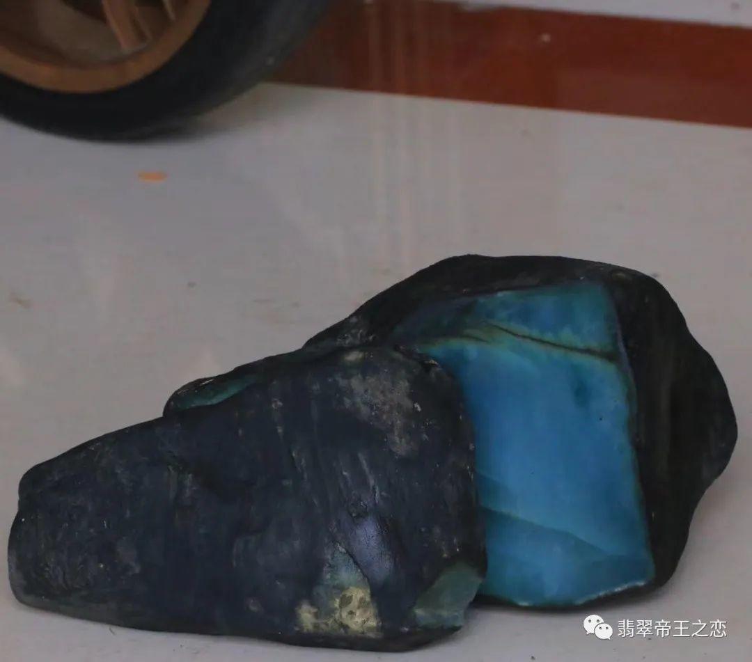 翡翠|翡翠的价格不能代表翡翠的魅力，别总认为是商家在“炒作”。