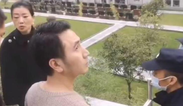 林生斌|林生斌已经现身墓园，仍然选择沉默不语，难道不关心家人的不幸？