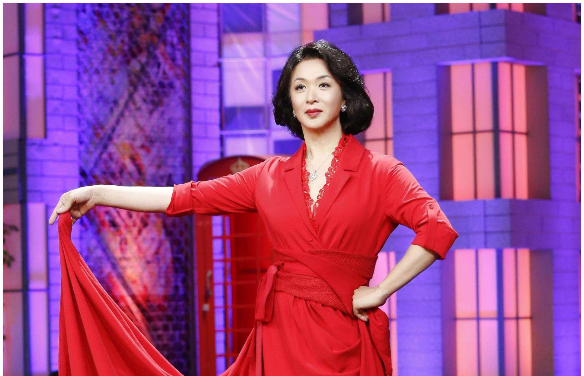 主持人|金星爆料：某主持人，外形条件差没身材没颜值，因跟对人小火一把