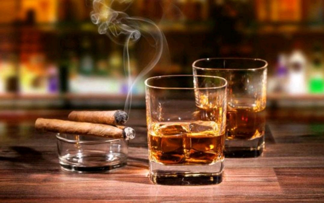 胃酸|提醒胃不好的人，这5件事做多了，或许会加重反酸烧心、胃酸反流