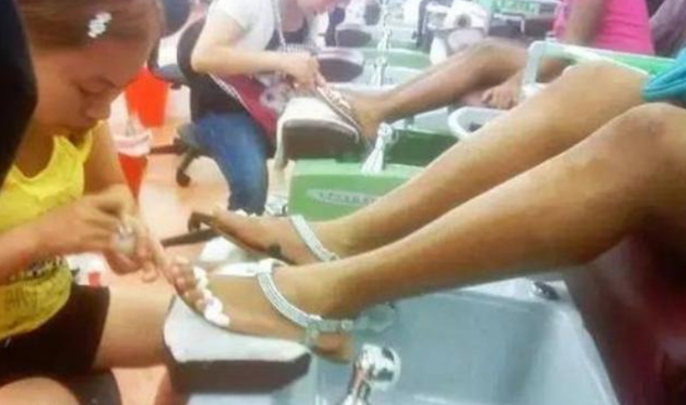 凤姐|在国内混不下去的凤姐，在美国过得好吗？知情者：修脚美甲大忙人