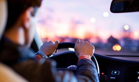 |蹭同事的车上下班2个月,我发他60元,不知为啥他还面露难色