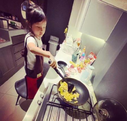 欧弟|欧弟官宣离婚，上个月前妻为他庆生，曾曝郑云灿不适应台湾生活而争吵