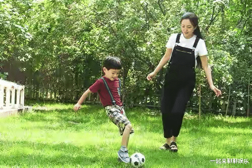 那英|未婚生子的8位知名女星，各有各的目的，都是“狠人”