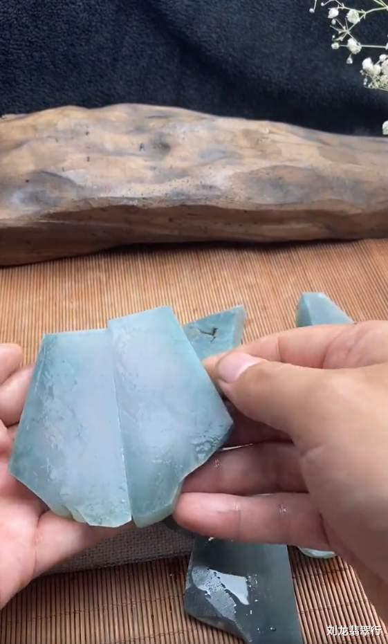 雕刻|赌石笔记：玉石里蹦出来的“冰美人”