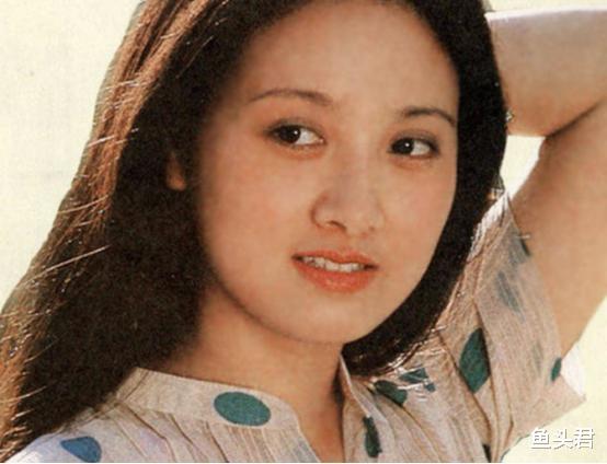 邓婕|他是邓婕的前夫，离婚36年身家过亿，再谈起对方直言：她自作自受