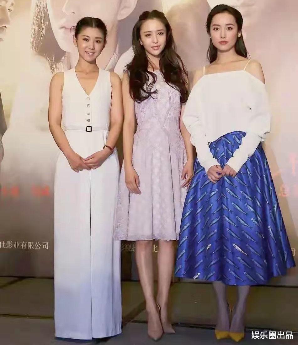 佟丽娅|佟丽娅败给了自己的骨架，与李小萌合影曝光，被指气场被秒杀了