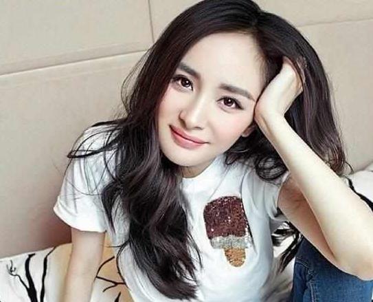 杨幂|比杨幂晚红了12年,如今终于有了主演电影,搭档是《极挑》的熟人