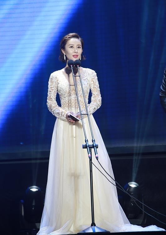 张嘉倪|舒畅身穿礼服好有气质，为人低调演技好，真是令人喜爱