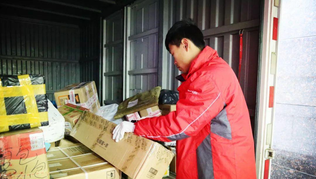 长脖子爸比说|农民朋友要注意,农村部分快递网点或关停,今后取快递要坐车进城