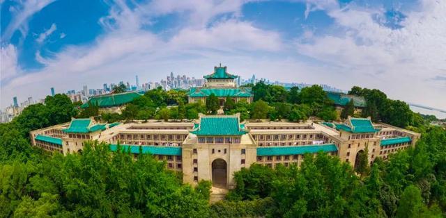 武汉大学|不幸躺枪，女教师发表不当言论，武汉大学被顶上热搜，另有隐情