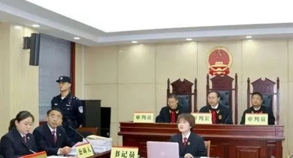 情趣奇闻|弟弟长期被欺压，最终情绪爆发，杀害兄长