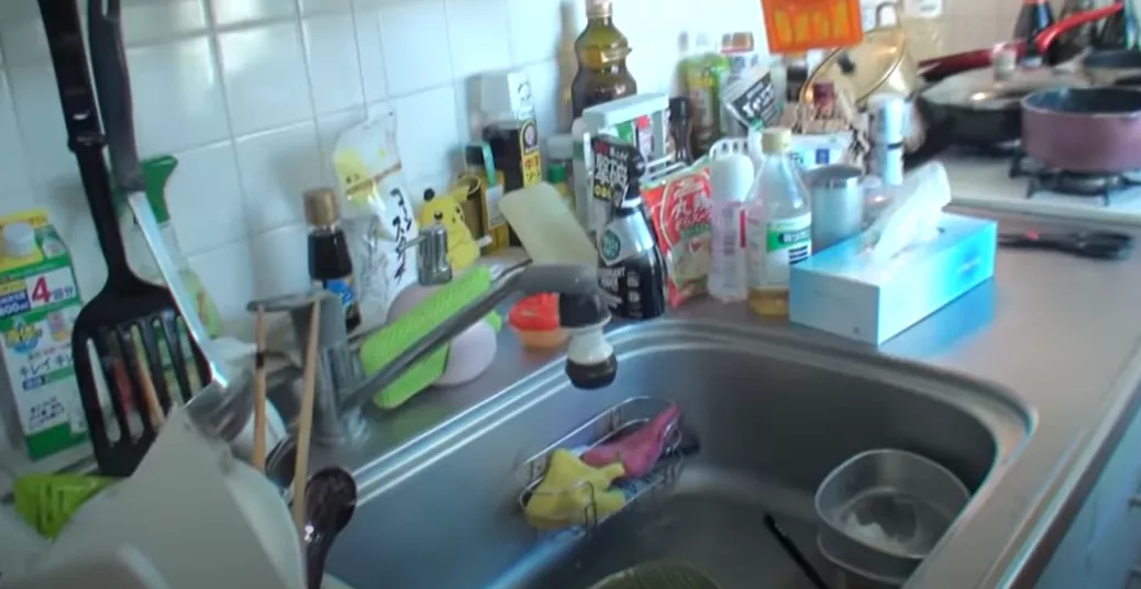 车晓|日本富二代妹子做摔跤手6年400场完败，把老爸亿元豪宅变垃圾场。网友：羡慕