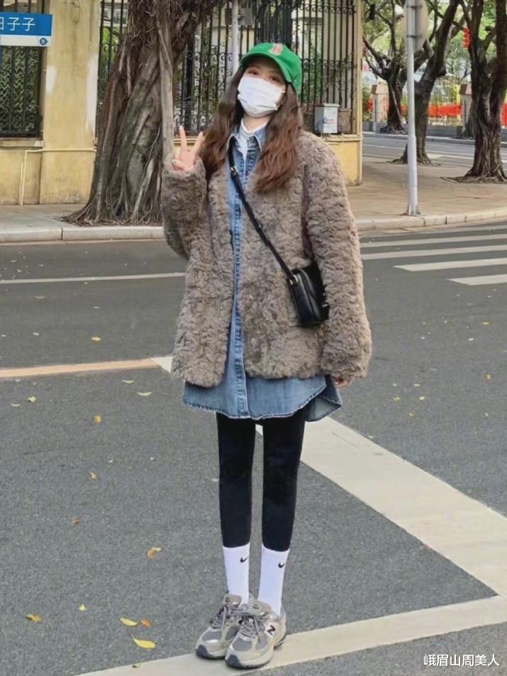 峨眉山周美人 建议四五十岁的女人，尽量不要穿阔腿裤！其实这些下装更时髦