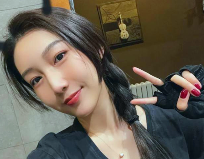 吴亦凡|艺人叶可儿照片曝光想澄清什么？都美竹与吴亦凡俩人至少进去一个