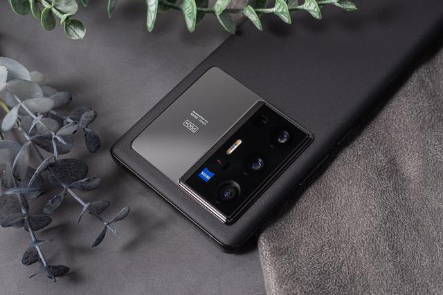 苹果|我五年没换手机了，想买个手机，买苹果手机好还是安卓手机好呢？