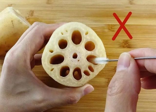 莲藕只用清水洗，等于吃泥土！藕农教你一招，莲藕洁白又干净