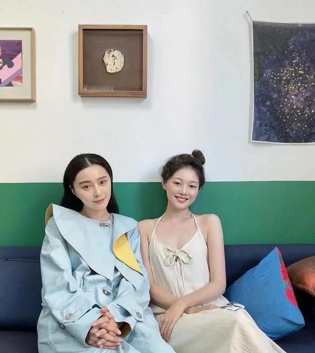 梅婷|明星和网红合影有多坑？赵丽颖眼睛被P小，梅婷全素颜却依旧能打