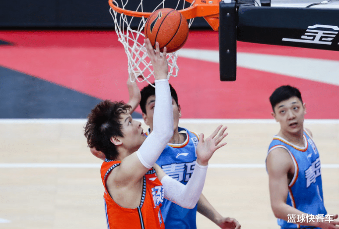 王哲林|6犯!6犯!还是6犯规!王哲林被打成苏伟 下赛季干脆去广东吧