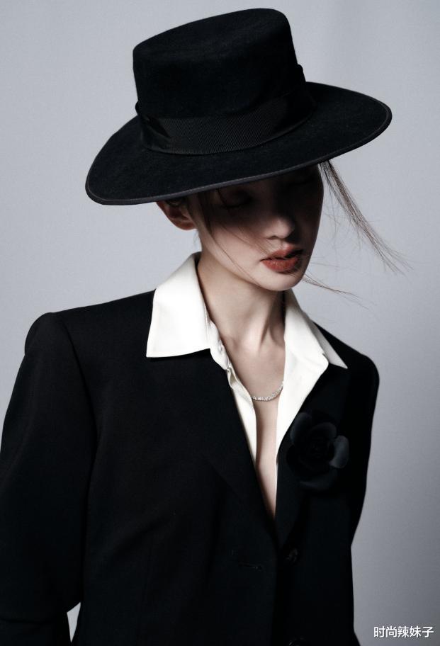 金晨|金晨无人敢追原因公开，看她穿衬衫只扣一颗纽扣：哪个男友会喜欢