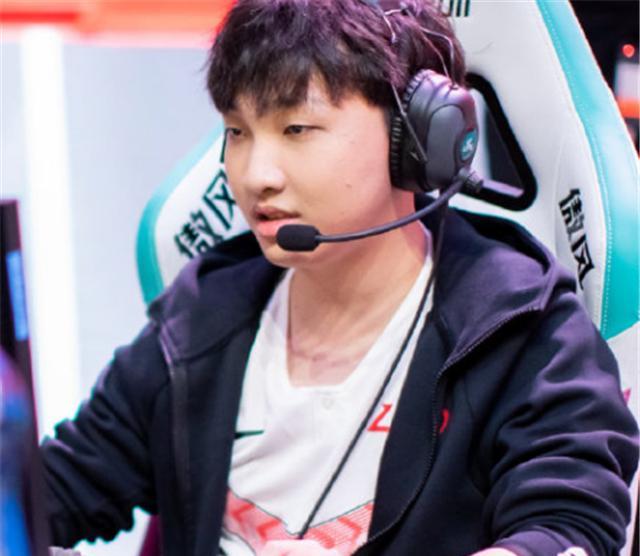 LGD|LGD连麦看S11，狼行称队里有人“演”，兮夜称自己占优却总是输