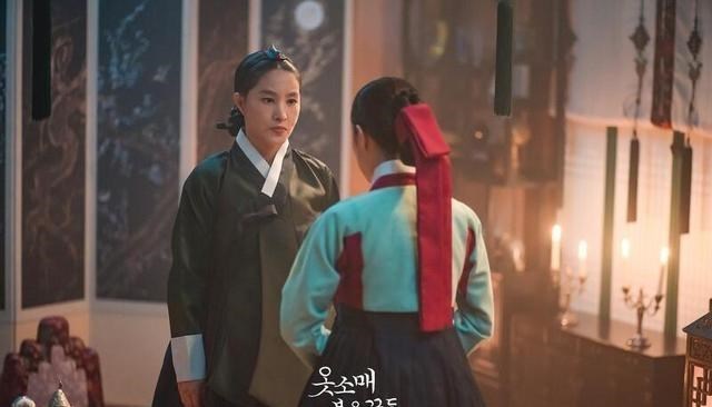 衣袖红镶边|《衣袖红镶边》登上韩剧TOP1，李俊昊超可爱、献橘子示爱遭拒