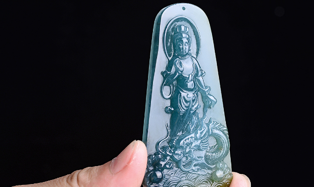 翡翠|翡翠价格不断增长，在佩戴翡翠的过程中，一定要多加注意保养