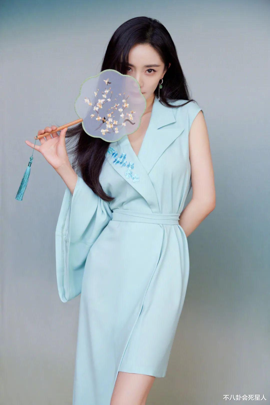 赵丽颖|女星们近照比美：杨幂国风裙清新，赵丽颖秀细腰，热巴建模脸精致