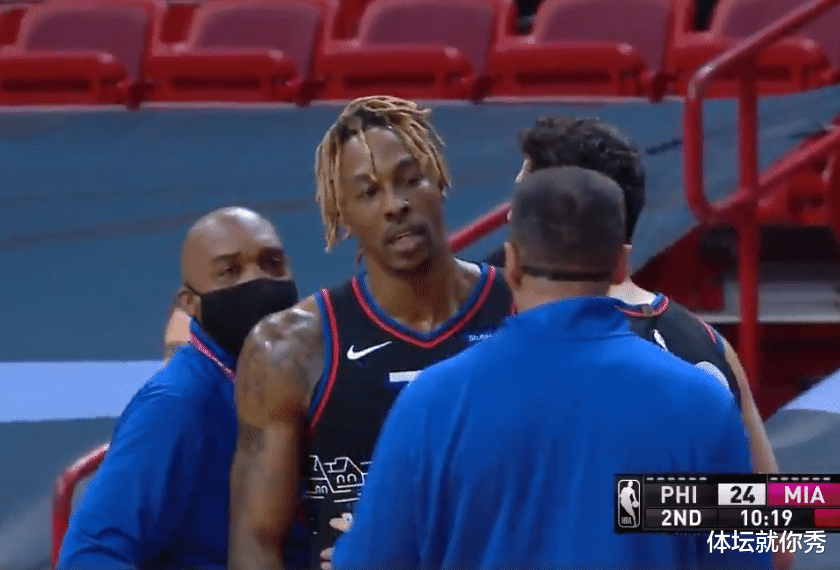 德怀特·霍华德|冲突！41岁老将脾气火爆，怒怼霍华德，指着鼻子骂，连吃2T被驱逐