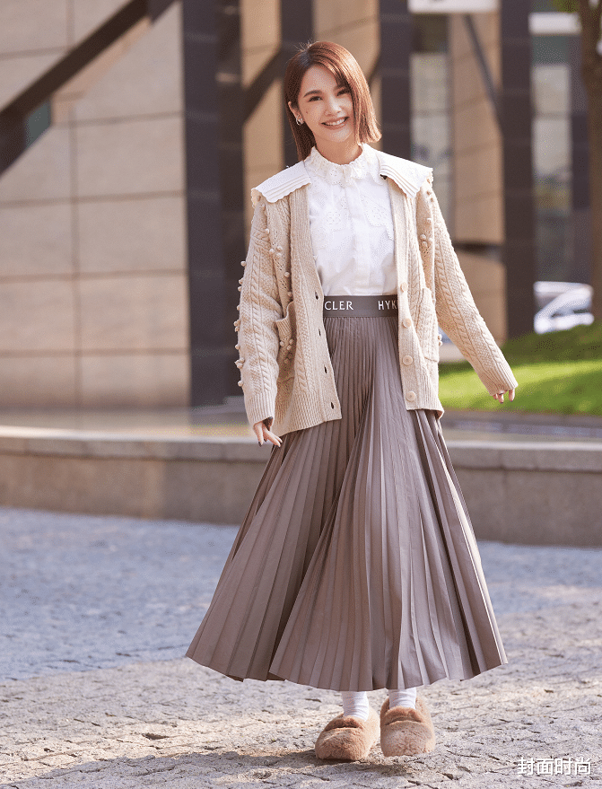 穿衣搭配|37岁杨丞琳成“时尚博主”，毛衣穿出甜姐气息，配裤装显腿长